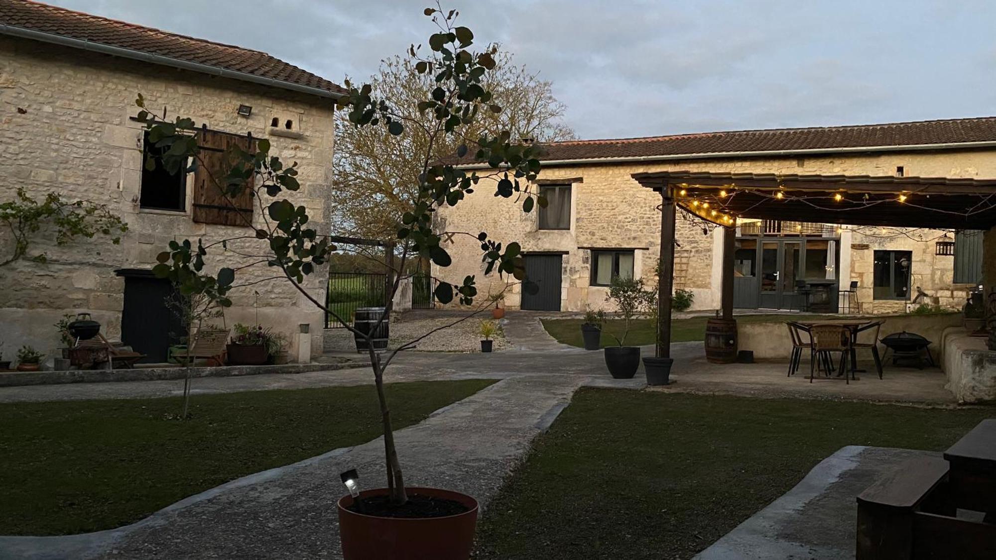 Metairie Des Gacheries Champagne-et-Fontaine Экстерьер фото